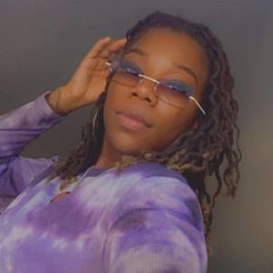 Meet your Posher, Maya